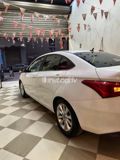 Chery Arrizo 5 2022 White Used for Sale - 6