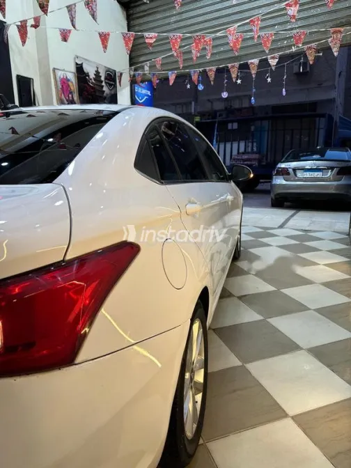 Chery Arrizo 5 2022 White Used for Sale - 7