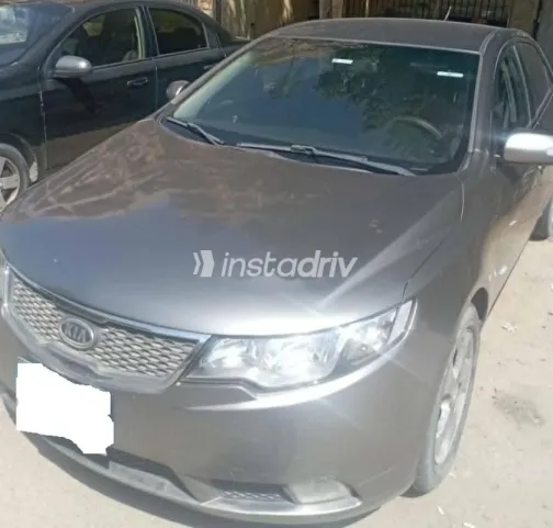 كيا سيراتو 2010 رمادي غامق مستعملة للبيع - 2