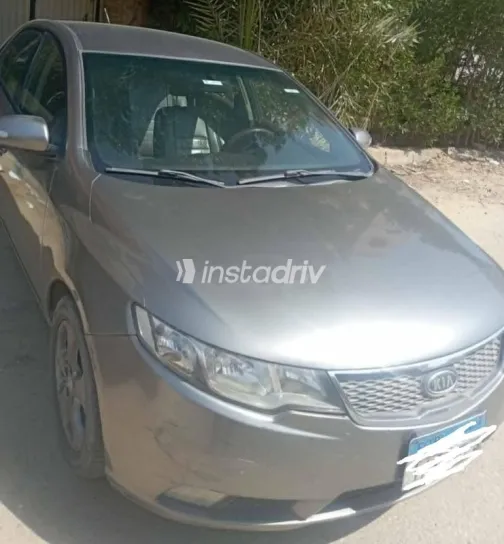 كيا سيراتو 2010 رمادي غامق مستعملة للبيع - 3