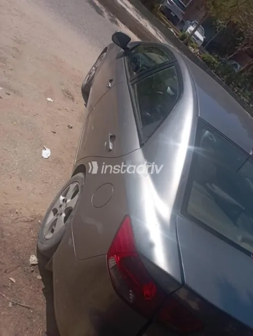 كيا سيراتو 2010 رمادي غامق مستعملة للبيع - 4