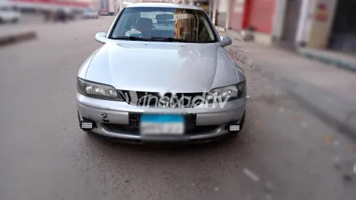 اوبل فيكترا 2001 فضي مستعملة للبيع - 1