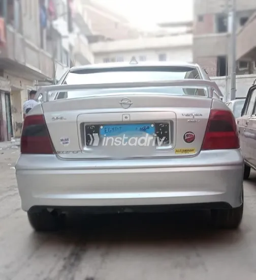 اوبل فيكترا 2001 فضي مستعملة للبيع - 2