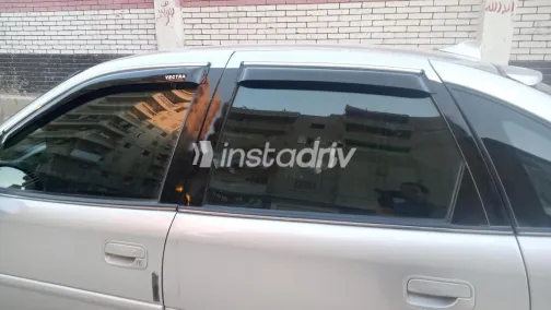 اوبل فيكترا 2001 فضي مستعملة للبيع - 4