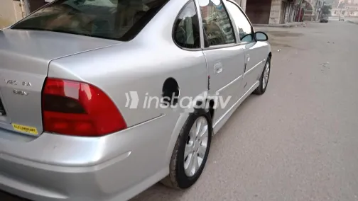 اوبل فيكترا 2001 فضي مستعملة للبيع - 5