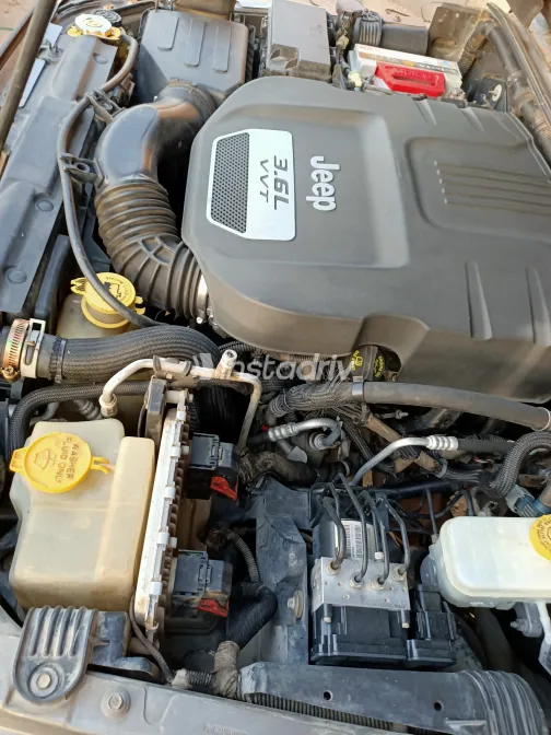 جيب رانجلر 2013 أبيض مستعملة للبيع - 2