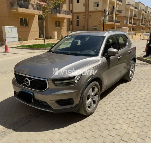 فولفو XC 40 2021 أبيض مستعملة للبيع - 4