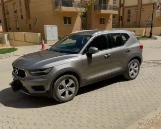 فولفو XC 40 2021 أبيض مستعملة للبيع