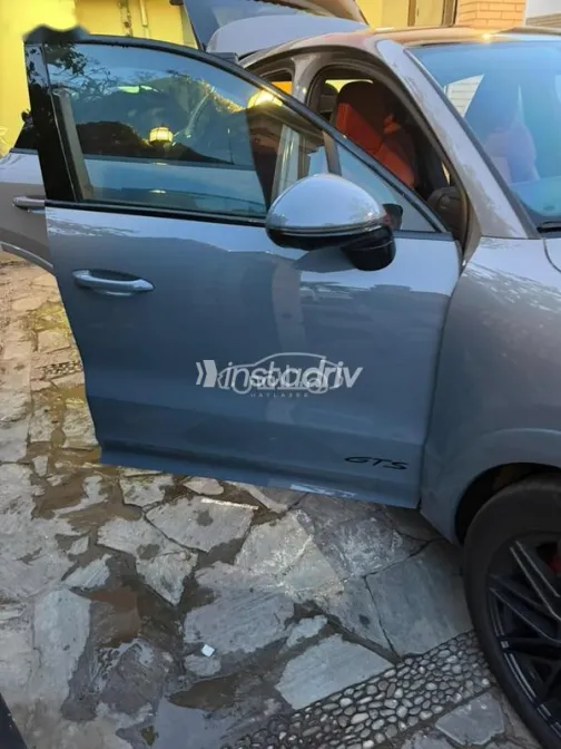 Porsche Cayenne S 2025 Gray Used for Sale - 3
