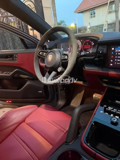 Porsche Cayenne S 2025 Gray Used for Sale - 4