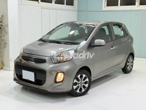 Kia Picanto 2016 Gold Used for Sale - 2
