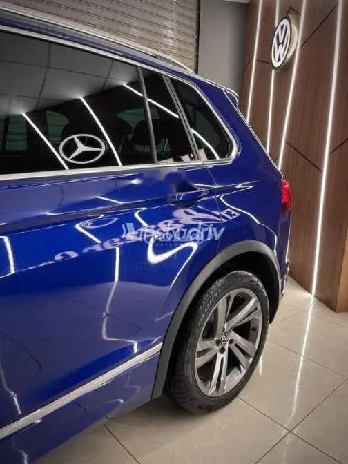 فولكس فاغن تيجون 2023 أزرق غامق مستعملة للبيع - 4