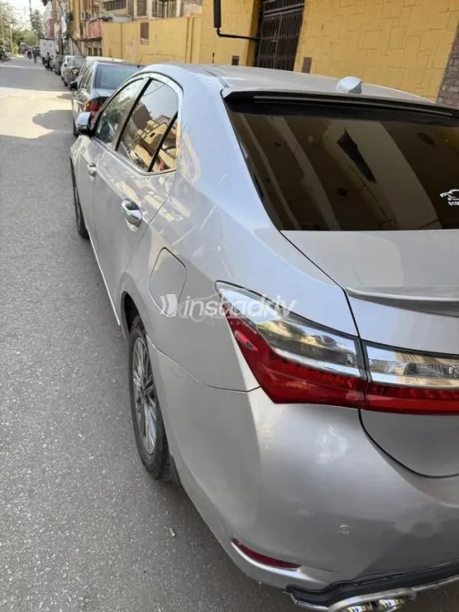 Toyota Corolla 2019 White Used for Sale - 3