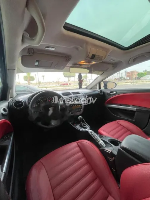 سيات ليون 2011 أزرق غامق مستعملة للبيع - 2