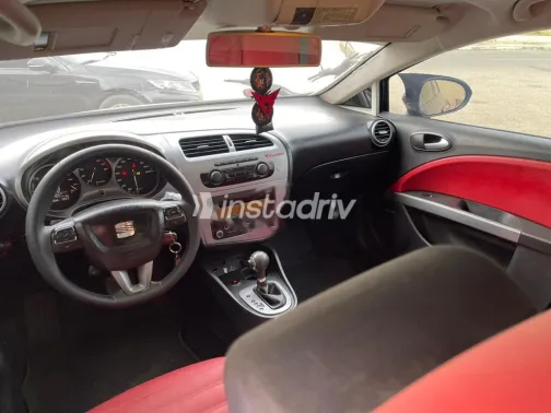 سيات ليون 2011 أزرق غامق مستعملة للبيع - 3