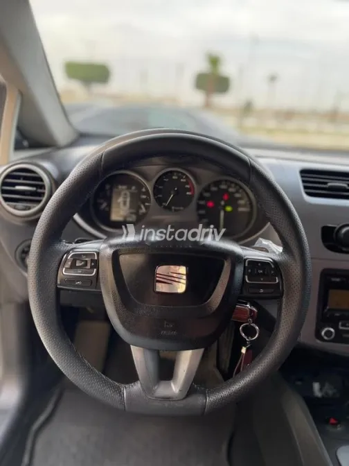 سيات ليون 2011 أزرق غامق مستعملة للبيع - 6