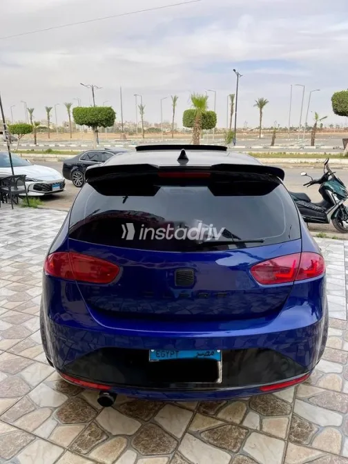 سيات ليون 2011 أزرق غامق مستعملة للبيع - 7