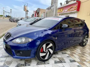 سيات ليون 2011 أزرق غامق مستعملة للبيع