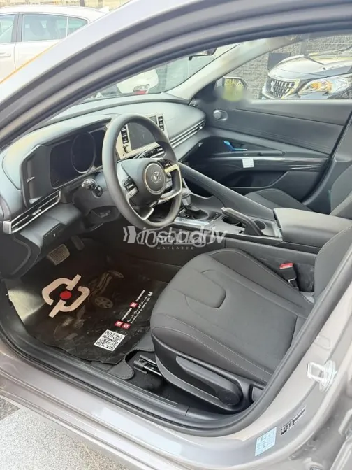 Hyundai Elantra 2022 Gray Used for Sale - 4