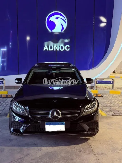 مرسيدس C 180 2019 أسود مستعملة للبيع - 1
