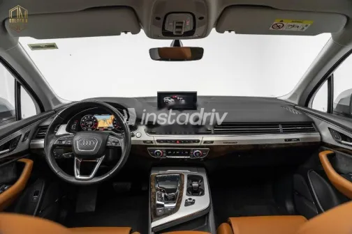 Audi Q7 2019 Silver Used for Sale - 4