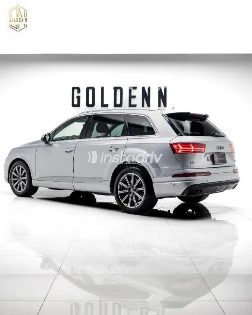 Audi Q7 2019 Silver Used for Sale - 10