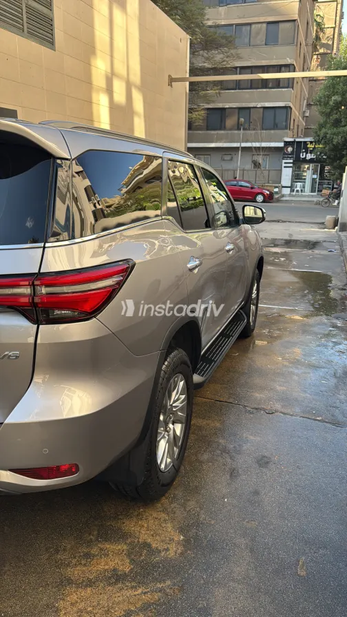 تويوتا فورتشنر 2022 أبيض مستعملة للبيع - 2