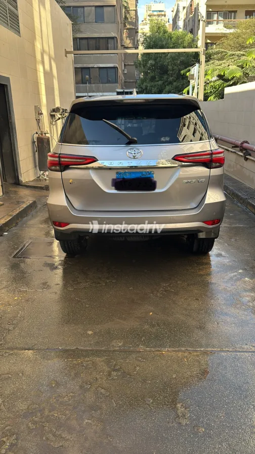 تويوتا فورتشنر 2022 أبيض مستعملة للبيع - 4