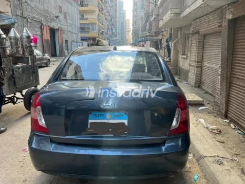 هيونداي فيرنا 2011 رمادي غامق مستعملة للبيع - 8