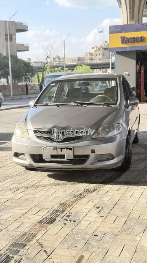هوندا سيتى 2006 فضي مستعملة للبيع - 1