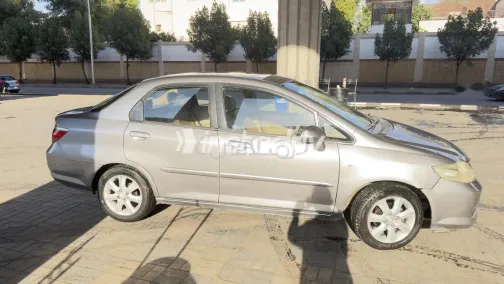 هوندا سيتى 2006 فضي مستعملة للبيع - 4