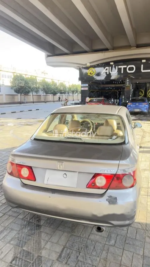 هوندا سيتى 2006 فضي مستعملة للبيع - 6