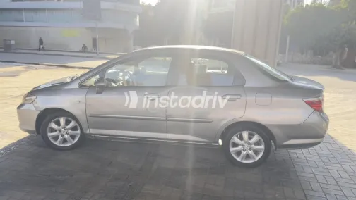 هوندا سيتى 2006 فضي مستعملة للبيع - 7