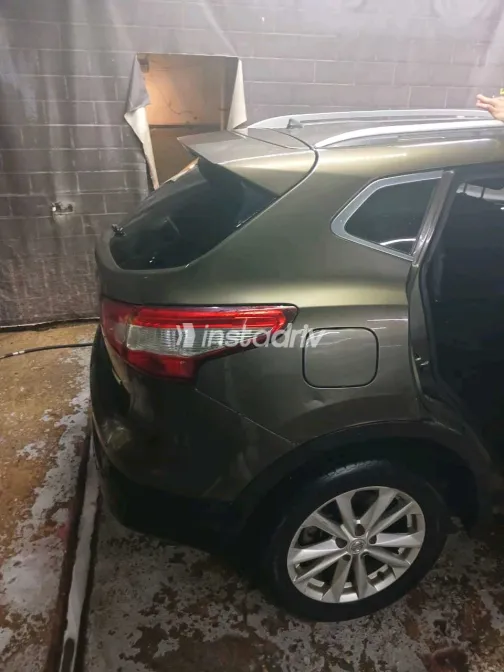 Nissan Qashqai 2017 White Used for Sale - 2