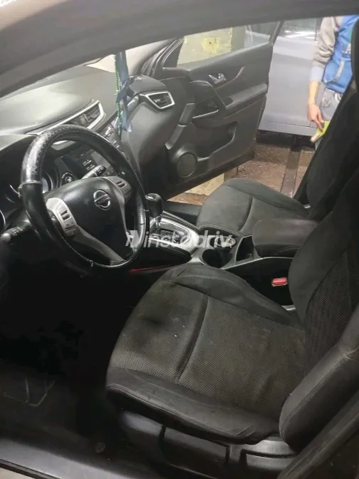 Nissan Qashqai 2017 White Used for Sale - 9