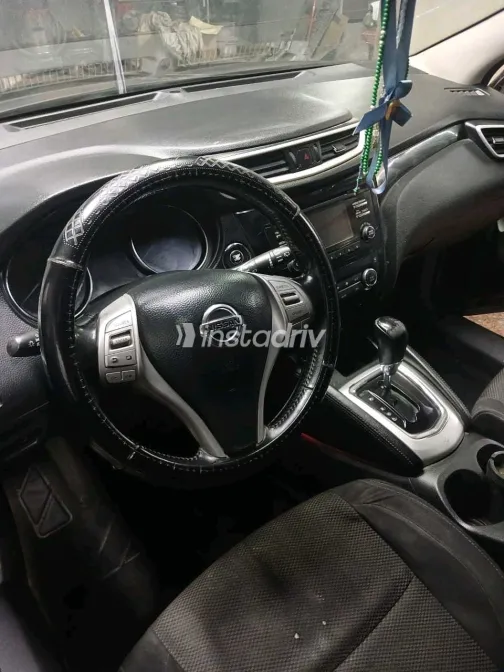 Nissan Qashqai 2017 White Used for Sale - 10