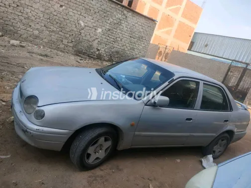 تويوتا كورولا 1998 أبيض مستعملة للبيع - 2