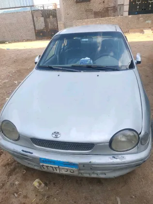 تويوتا كورولا 1998 أبيض مستعملة للبيع