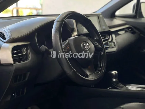 تويوتا C-HR 2017 أبيض مستعملة للبيع - 1