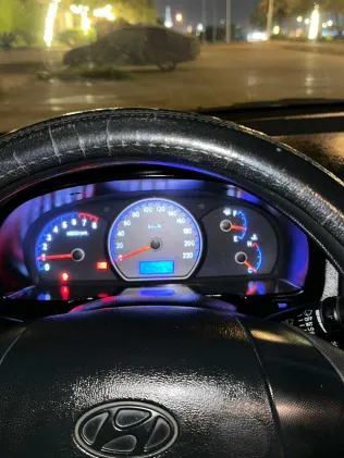 هيونداي إلنترا 2008 أبيض مستعملة للبيع