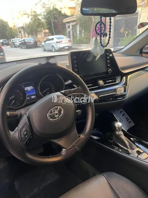 تويوتا C-HR 2023 أبيض مستعملة للبيع - 3