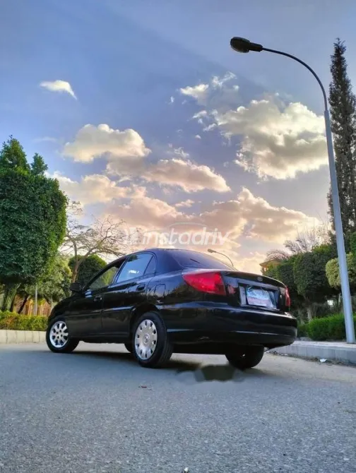 كيا ريو 2002 أسود مستعملة للبيع - 2