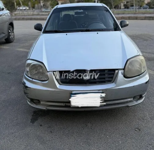 هيونداي فيرنا 2008 فضي مستعملة للبيع - 1