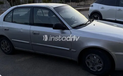 هيونداي فيرنا 2008 فضي مستعملة للبيع - 2