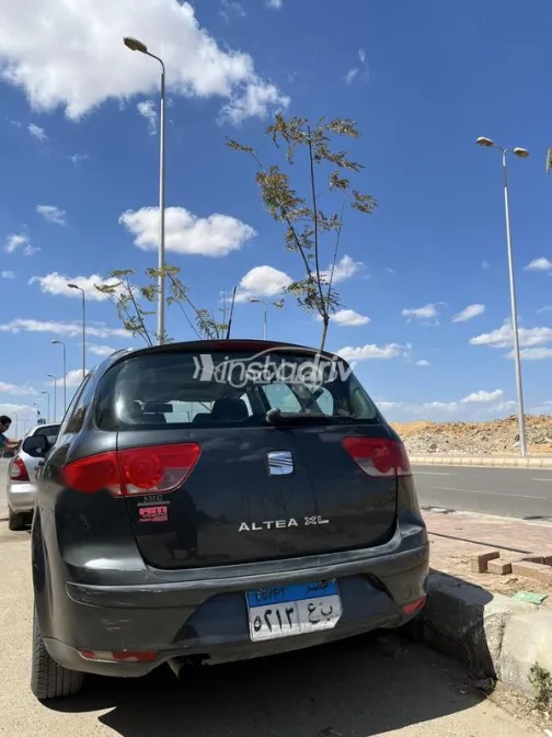 سيات ألتيا XL 2011 رمادي غامق مستعملة للبيع - 4