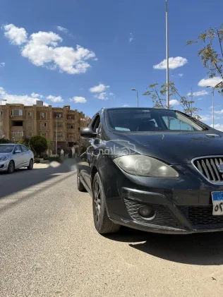 سيات ألتيا XL 2011 رمادي غامق مستعملة للبيع