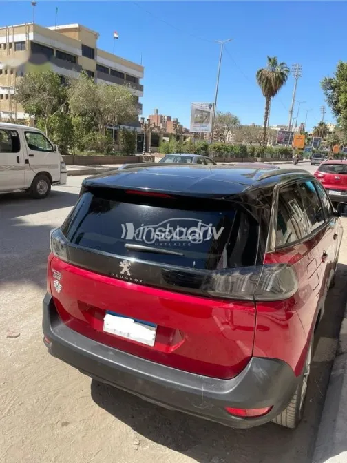 بيجو 5008 2021 أحمر مستعملة للبيع - 2