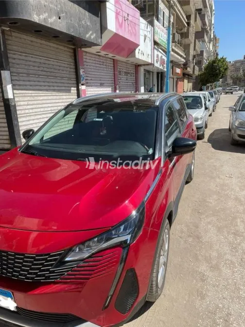 بيجو 5008 2021 أحمر مستعملة للبيع - 3