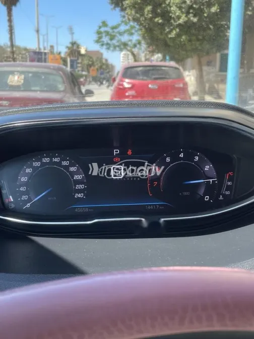 بيجو 5008 2021 أحمر مستعملة للبيع - 4