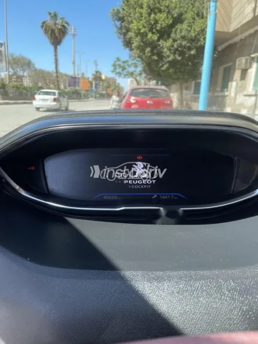 بيجو 5008 2021 أحمر مستعملة للبيع - 5